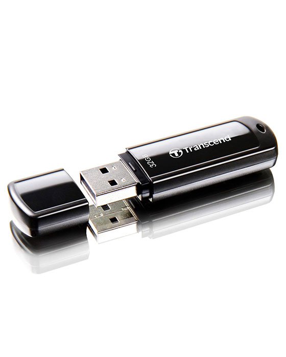 Transcend JetFlash 700 32GB USB Flash Drive USB3.1 Black